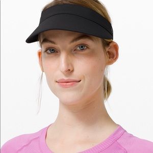 Lululemon fast paced visor in black